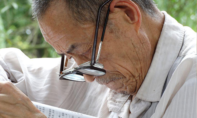 選配老花鏡掌握六個關(guān)鍵點(diǎn)，佩戴舒適不頭暈