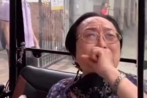 老花鏡不能隨意佩戴，按照年齡度數(shù)購買不準確